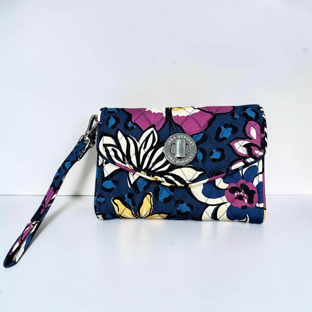 Vera Bradley Turnlock Wallet African Violet Your Turn Quilted Wristlet Purple - Picture 1 of 5